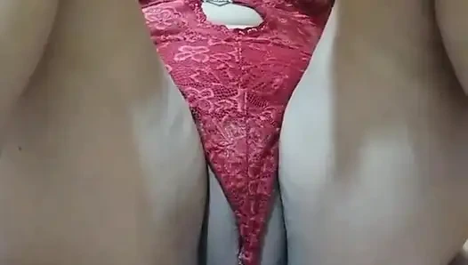 Amcık kokulu tangalar: hoşuma gidiyor çok heyecan verici bir fetiş.