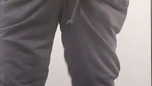 Eğlenceli bir sonla kıyafetleri deneme.