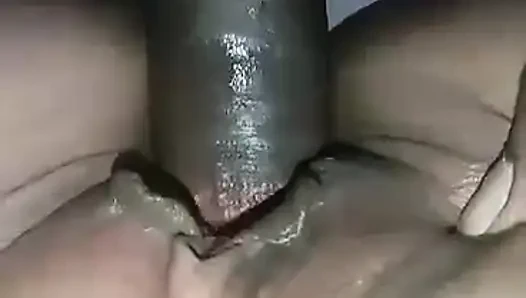Hintli çift amcığını sperm yüküyle dolduruyor