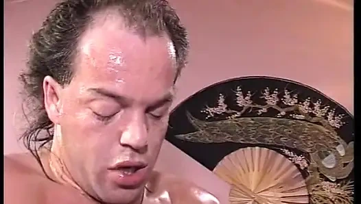 Kaltak kıllı amını siktiriyor