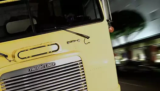 Şehvetli hatunlar kendilerine yardım  o kadar azgın ki