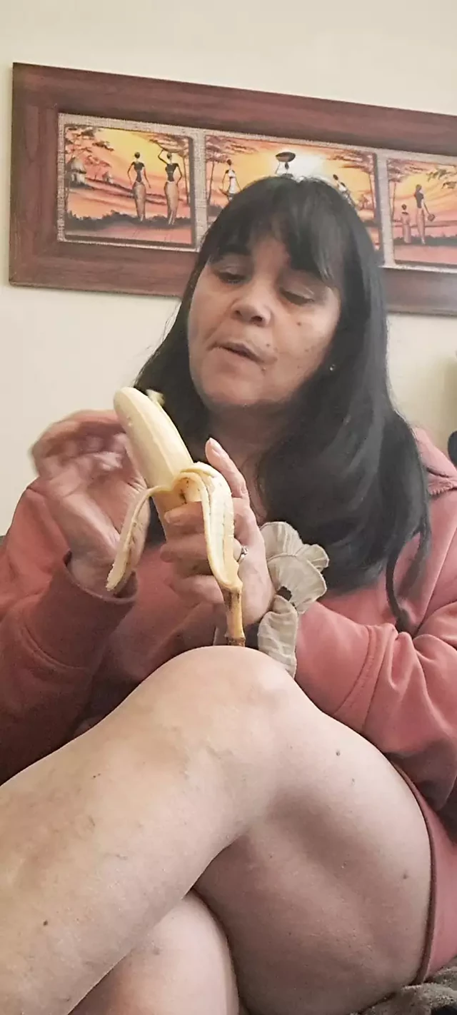 Üvey anne, sütünü fışkırtman için benimle mastürbasyon yap
