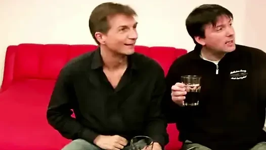 Dövmeli Fransız bebek bir profesyonel gibi birkaç sert biniyor