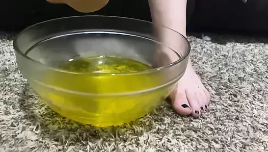 Ayak parmaklarımın arasında sarı jöle!