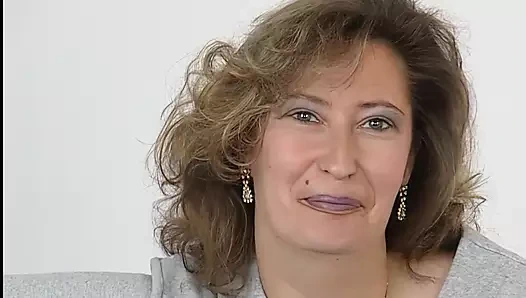 Büyükannenin ilk yapay penis seksi, uylukları zevkle titriyor