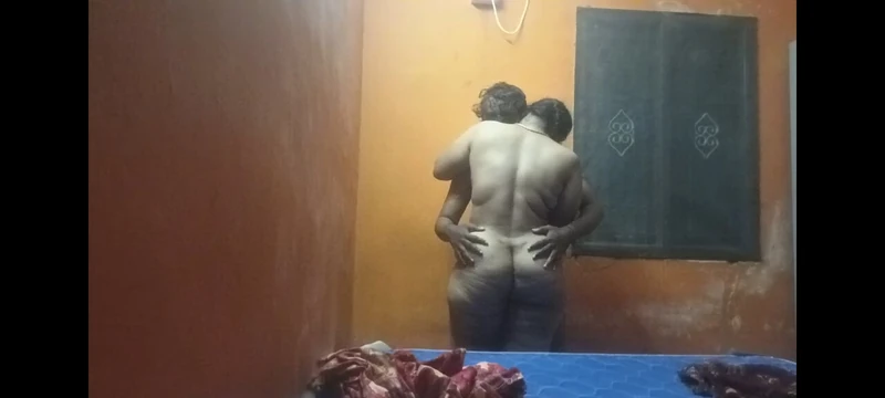 Gerçek teyze yatak odasında oğlanla seks yapıyor