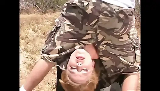 Ateşli seksi büyük memeli kız büyük şişman bir yarağın tadını çıkarıyor