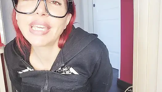 pee in my stockings while I'm at work and big farts, what a bad situation!