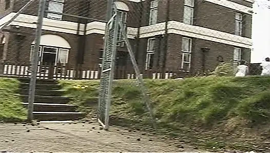 Büyük Omar'ın İngiliz maceraları: ıslak kapkaçlar (2003)