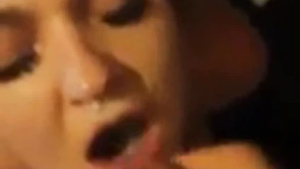 büyük bir ağız dolusu alarak