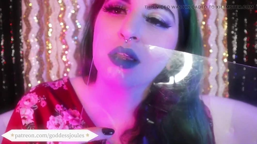 Fenty ruj asmr'i öpüyor
