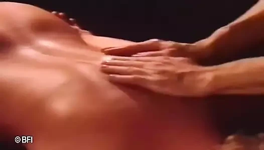 Sevgilisi için şehvetli erotik masaj