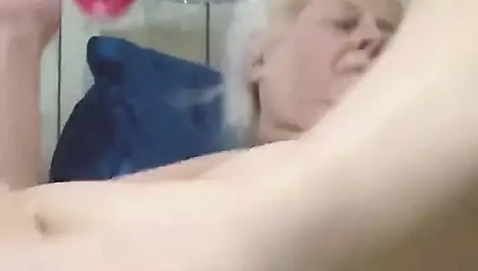 Bu eğitimli fahişenin ona daha fazla yalvarmasına izin vermesinde ilk kez sikişiyor