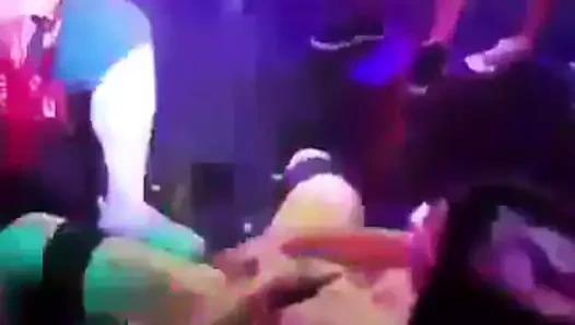 striptizci fışkırtma