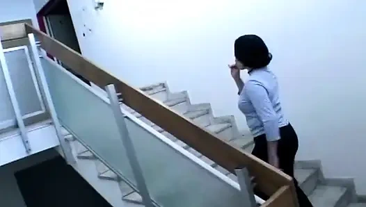 Coño embarazado estirado con dedos profundo - goteando semen grueso por todas partes