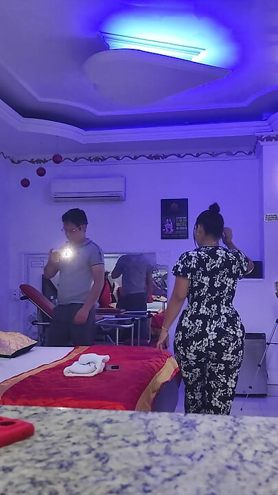 Motelde yarağım üzerinde çalışması için olgun esmer orta yaşlı seksi kadın koydum