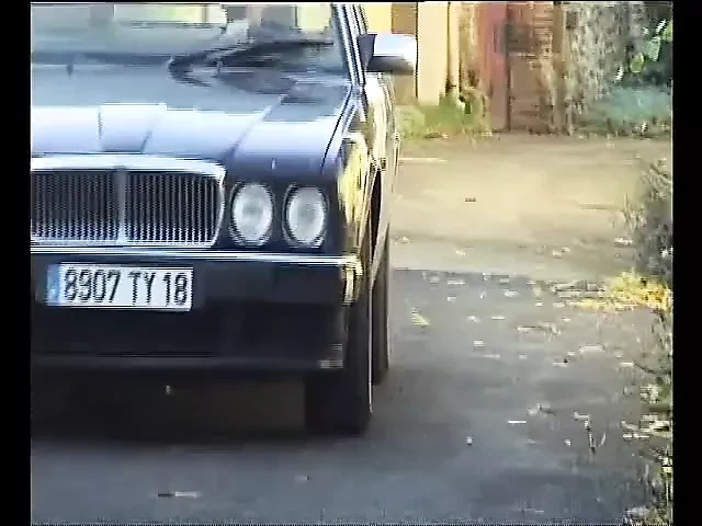 Sekreter bir giyinici