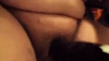 Latina ve şarap şişesi