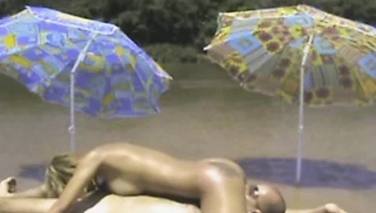COHIENDO EN EL AGUA