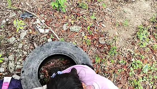 Sikini emmek ve açık havada beni sikmesini istedim, bu gerçekten hoşuma gitmek