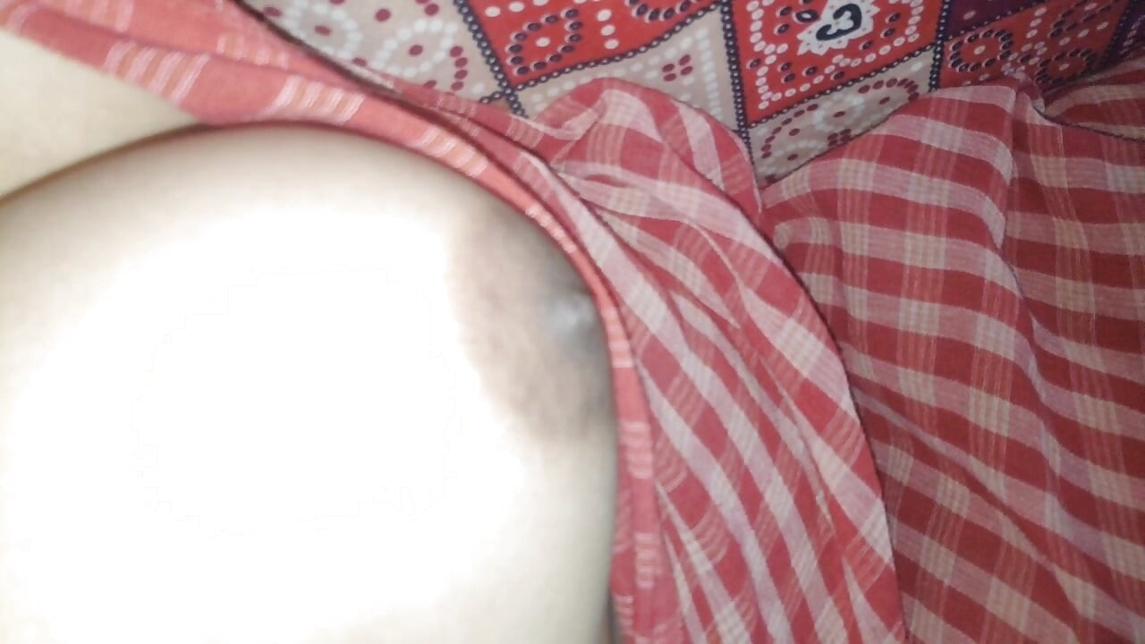 Sevimli genç kız 18+ liseli kız ateşli bekar kız videosu