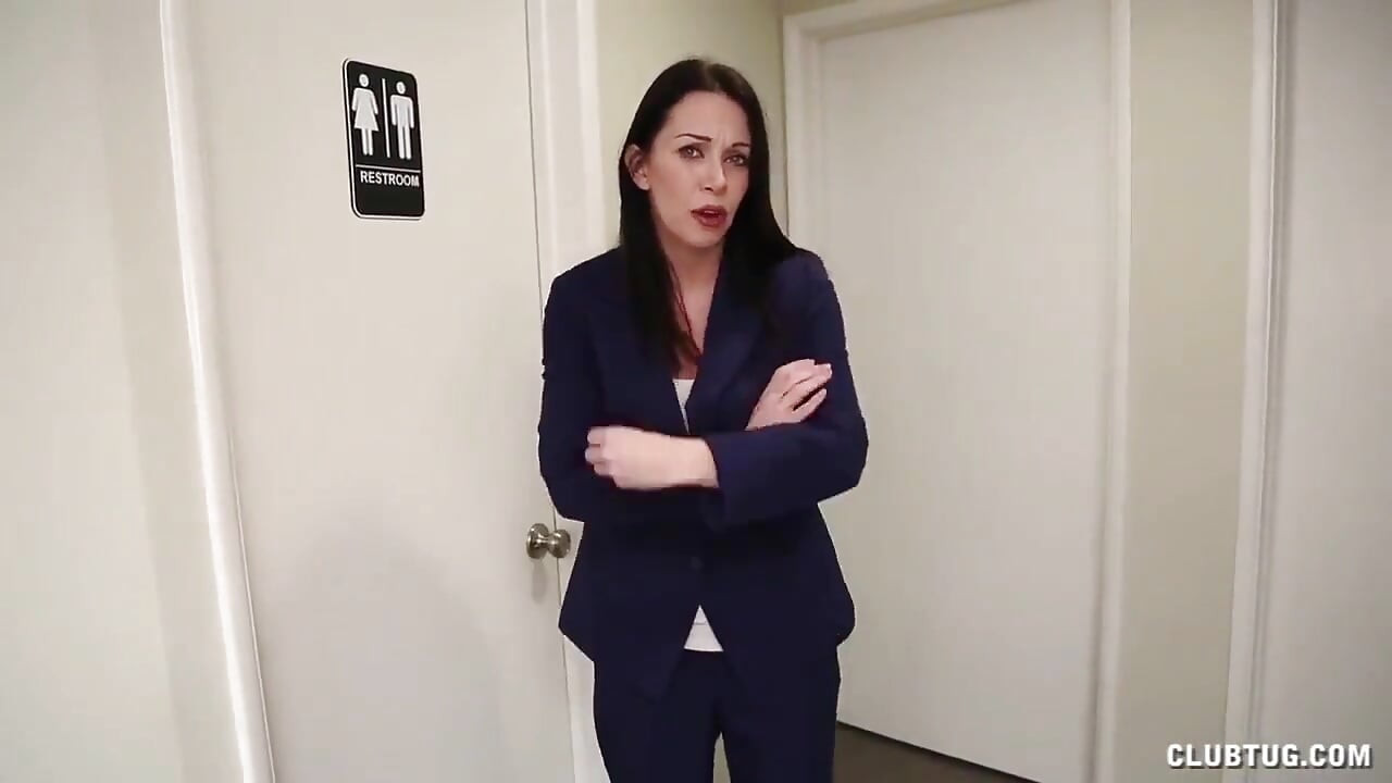 Üvey anne işte üvey oğlunun azgın sikini sıvazlıyor