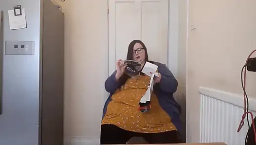 Ssbbw g ipleri deniyor şişman vücudunu gösteriyor