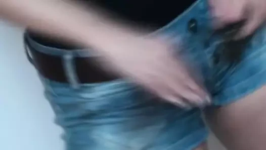 Solo milf baştan çıkarıcı hareketler yaparken gerçek bir rüya bebek