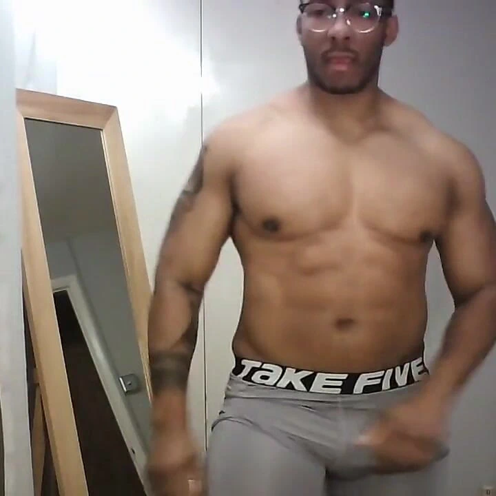 Onu giymeyi seviyorum güreş takımı, daha fazlasını görmek ister misin??