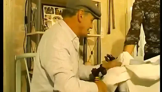 Çok uysal ve sürtük bir evde bakım asistanı!