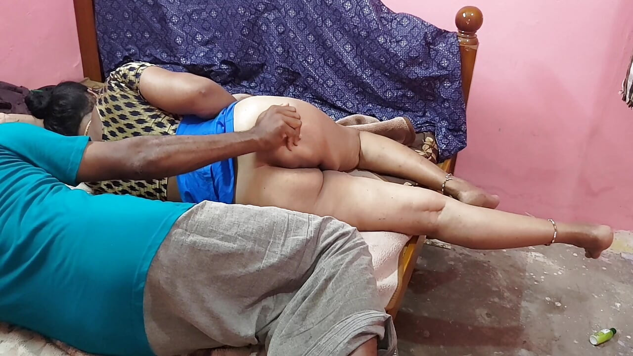 Üvey annemin güzel götünü gördüm ve tutkuyla onunla seks yaptım