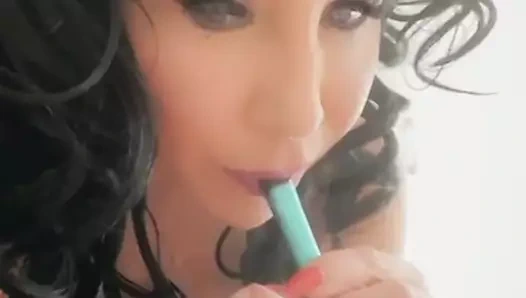 Nicole dupapillon - İngiltere'nin en uzun labia - büyük bir horoz sigara içiyor