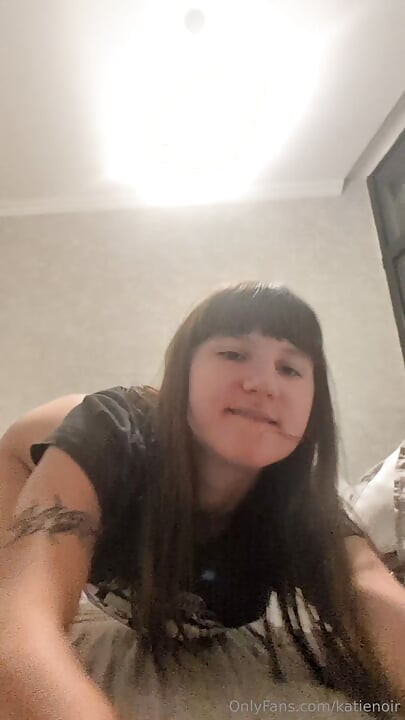 Azgın 18 Yaşında Sevimli Kız Anal Solo Dildo Mastürbasyon ve Kirli Sakso
