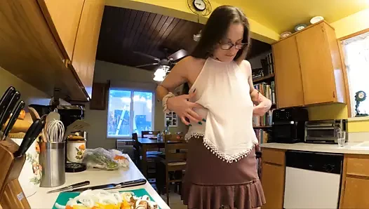 Longpussy, benim sürtük deliklerim ve minik sarkık memelerimle sıradan bir gün!