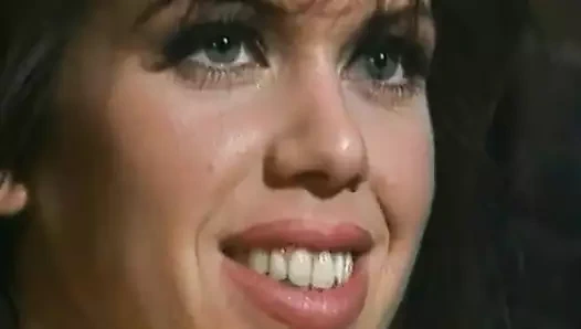 Azgın amcık yarak istiyor 4