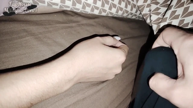 Üvey ablanın eline dokundu