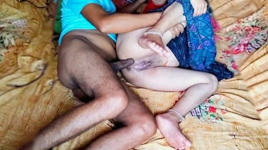 Desi Hint yenge ki yaz pyasi chut ki chudayi, erkek arkadaşı ko ghar bulkar bade desi lund se sex ki pyas bhujhai hintçe ses.