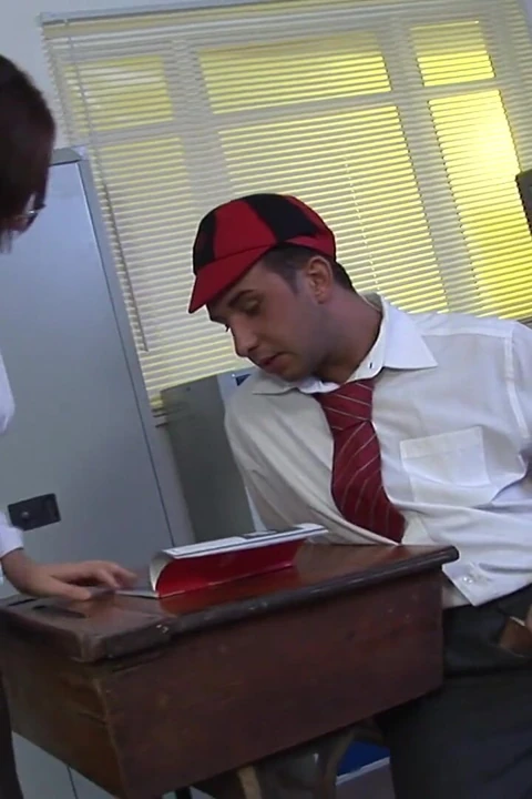 Zestful öğretmen sapık öğrenciyi sikiyor