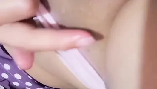 Götlü kız boşalana kadar mastürbasyon yapıyor