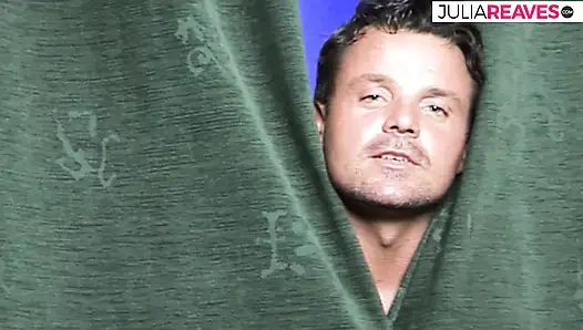 Lateksli maskeli orta yaşlı seksi kadın kişisel sikiş kölesi