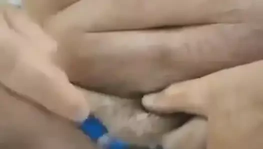 Arnavut baba tıraş oluyor ve boşalıyor