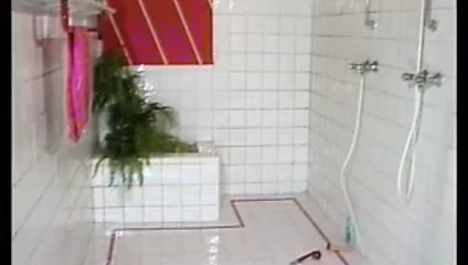 Kıllı 80s lezbiyenler fisting ve pissing grup seks