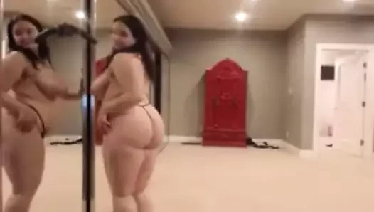 Web kamerasında büyük doğal memeler