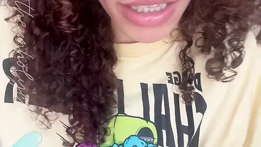 Goddess Chi fışkırtarak boşalmasını sunuyor