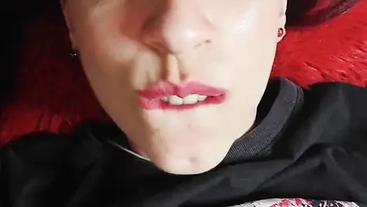 Shyyfxx kızıl saçlı erkek delisi Noel yemeğinden önce kayınbiradesiyle mastürbasyon yapıyor