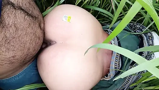 In the millet field, my elder sister-in-law sucked the cock and ass Mari opened the field of millet and killed my sister-in-law's ass