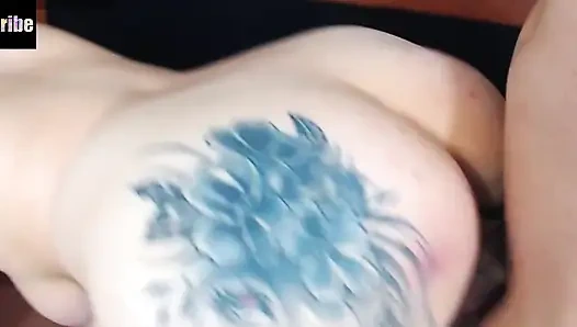 Seksi Kolombiyalı arkadaş toplantısı sırasında bakış açısıyla sikiliyor