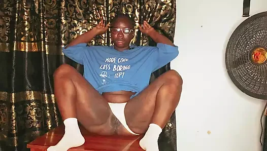 Yaramaz zenci ev patronuyla sikişiyor