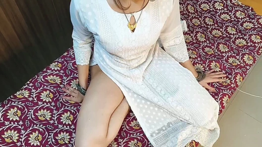 Hintli kadınla evde yalnız seks