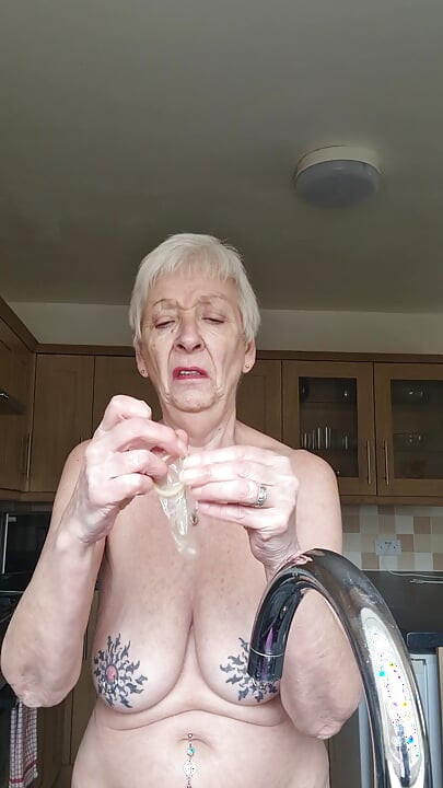 Yapay penis gibi dondurulmuş condon